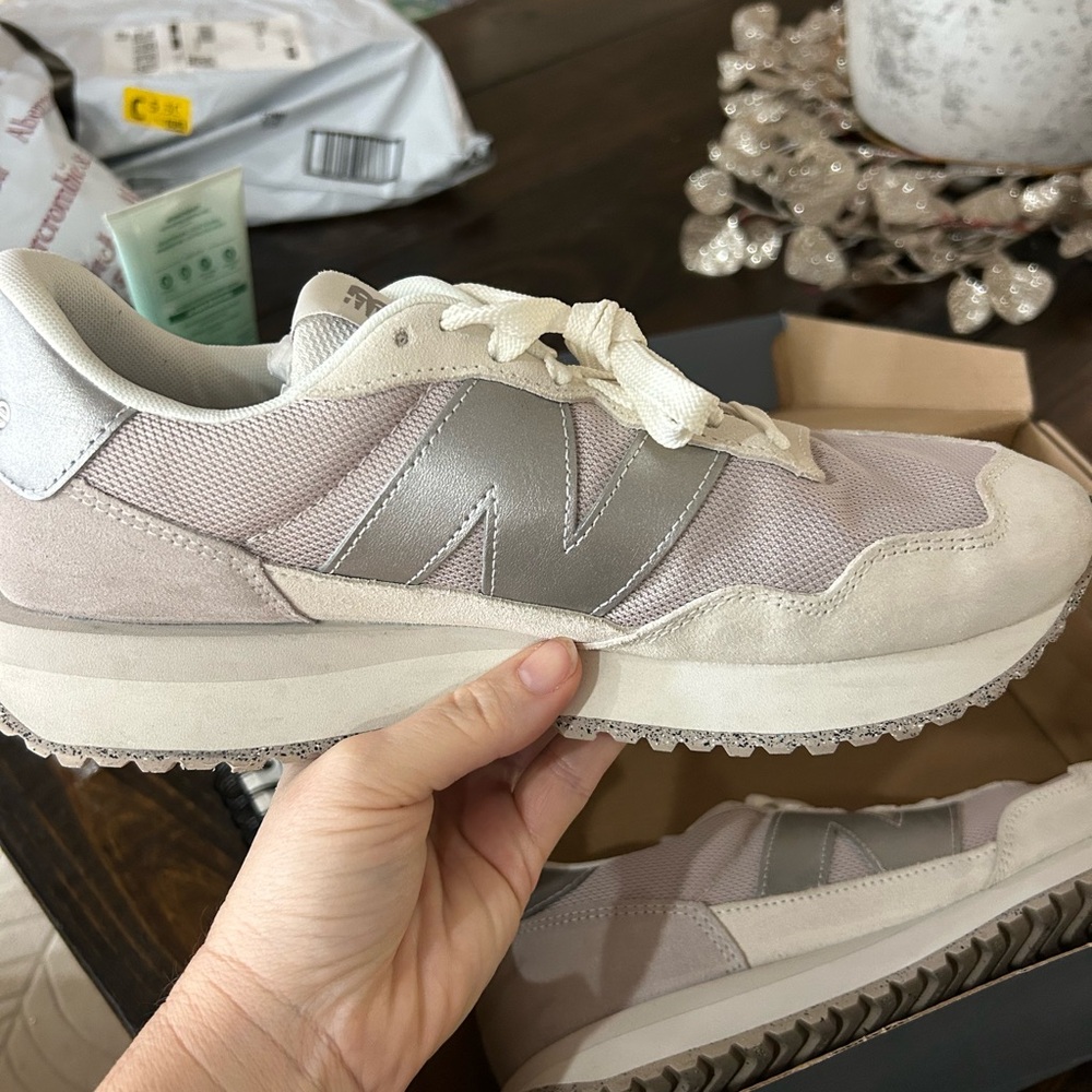 New Balance 237 Women's Silver and White Sneakers 10.5 or 9 men retro